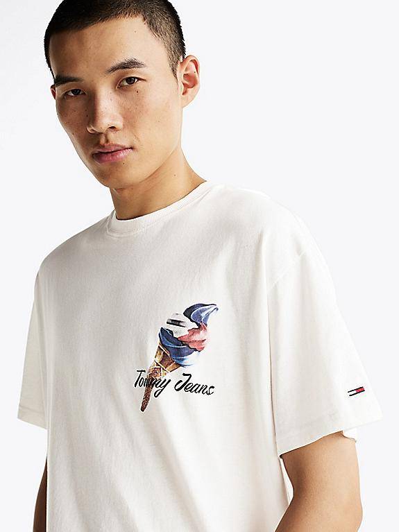 Osez le rétro avec le T-shirt Tommy Jeans logo, disponible à Dieppe